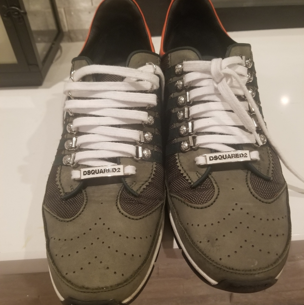 DSQUARED MEN TENNIS SHOES SZ 44. Only worn two times.